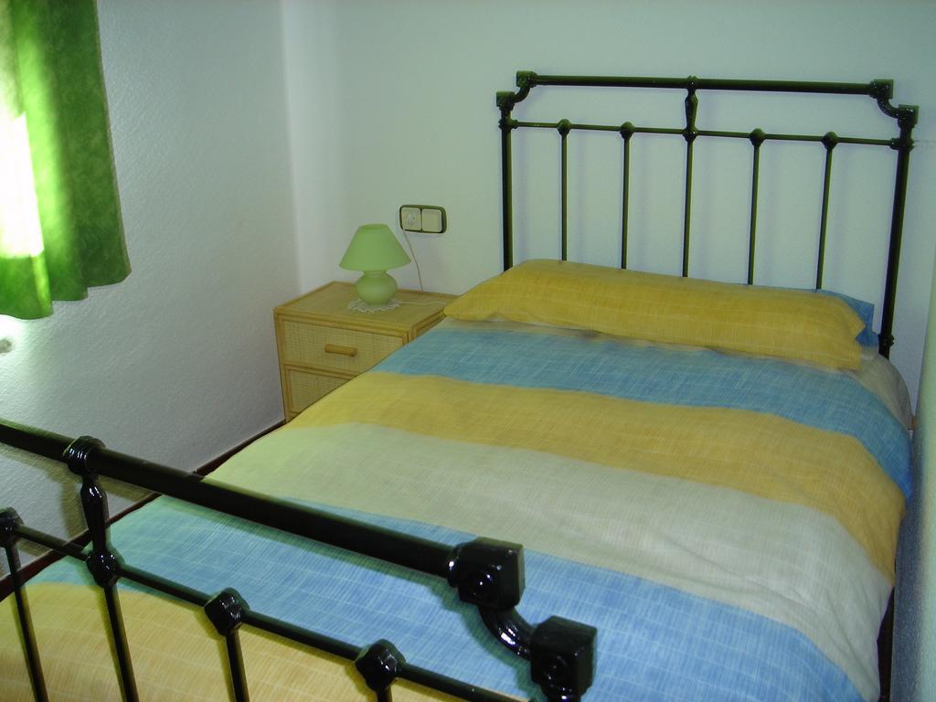 Apartamentos Serrano Ribatajada Bagian luar foto
