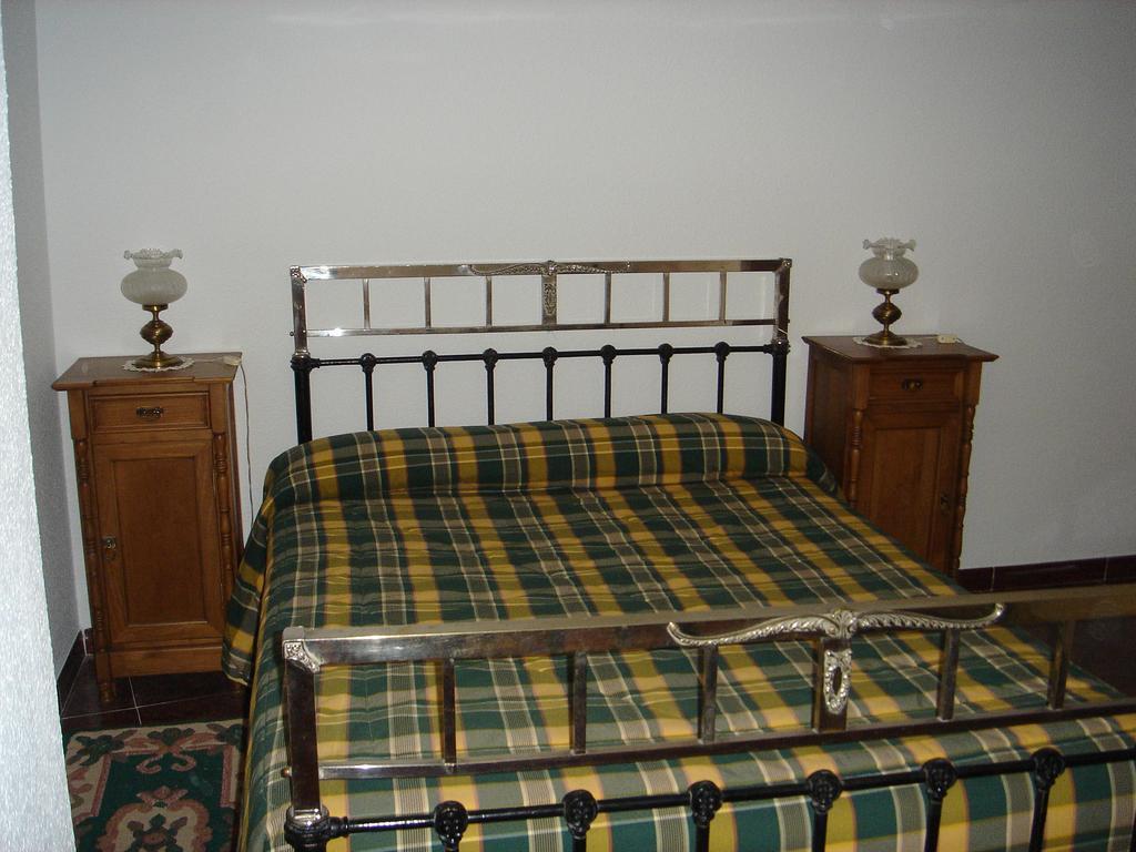 Apartamentos Serrano Ribatajada Bagian luar foto