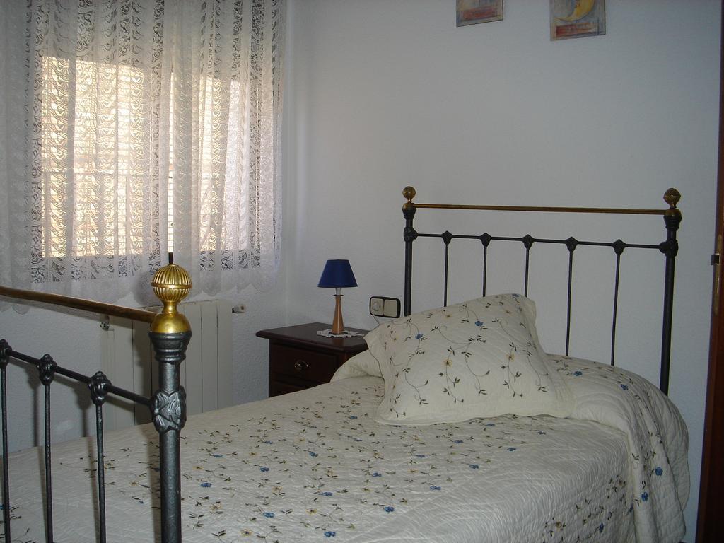 Apartamentos Serrano Ribatajada Bagian luar foto