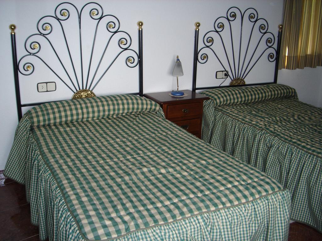 Apartamentos Serrano Ribatajada Bagian luar foto