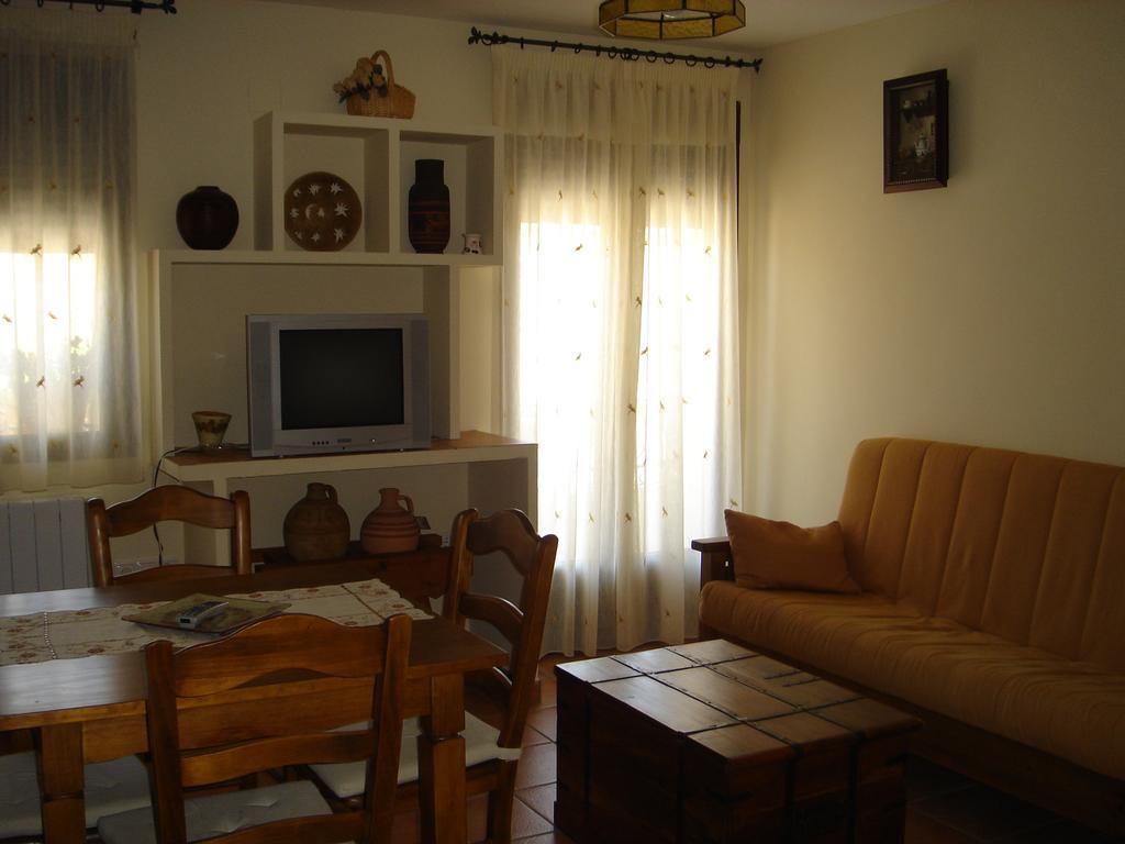 Apartamentos Serrano Ribatajada Bagian luar foto