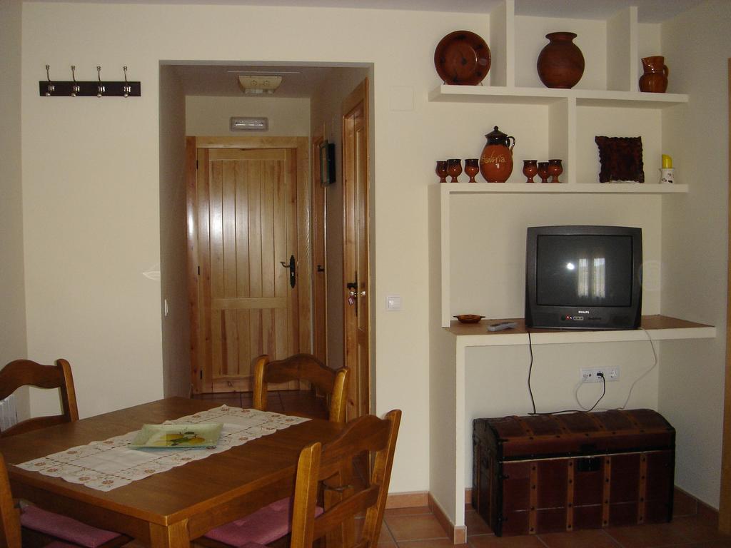 Apartamentos Serrano Ribatajada Bagian luar foto
