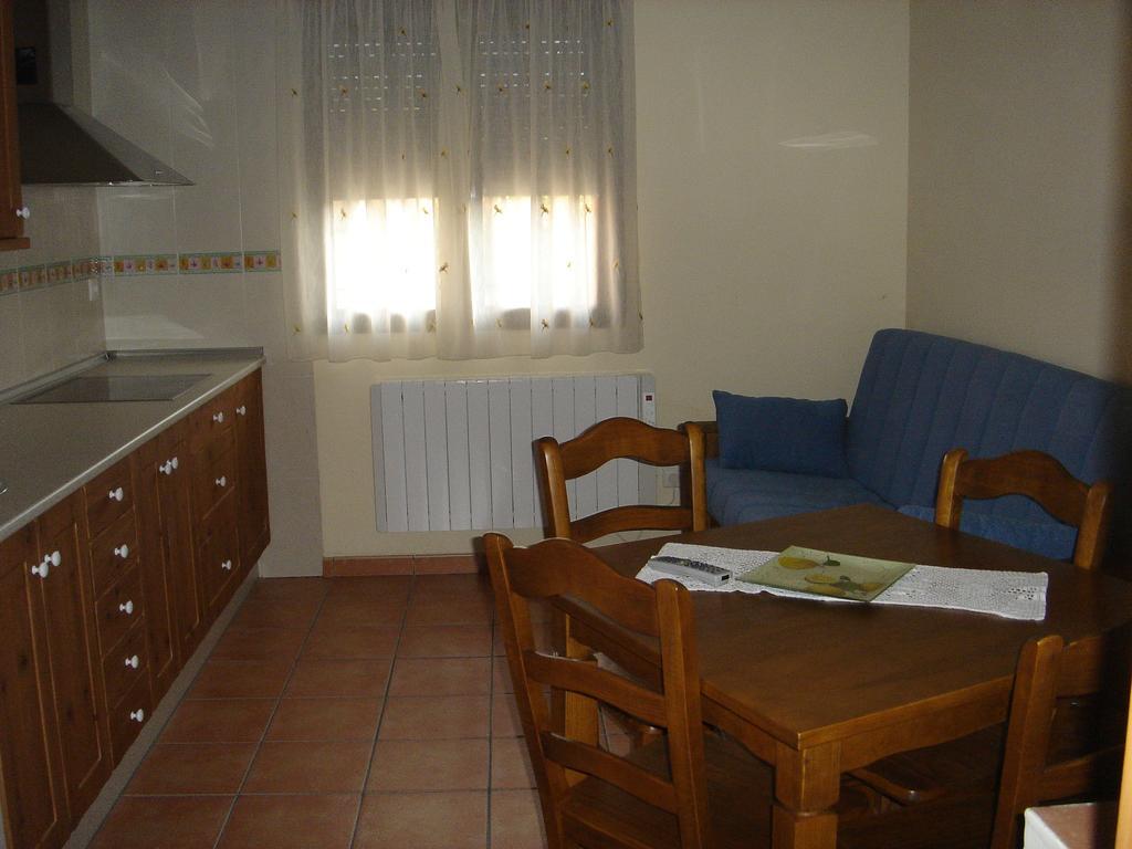 Apartamentos Serrano Ribatajada Bagian luar foto