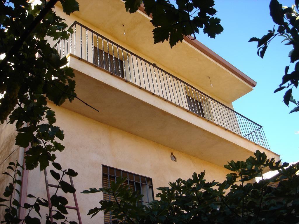 Apartamentos Serrano Ribatajada Bagian luar foto